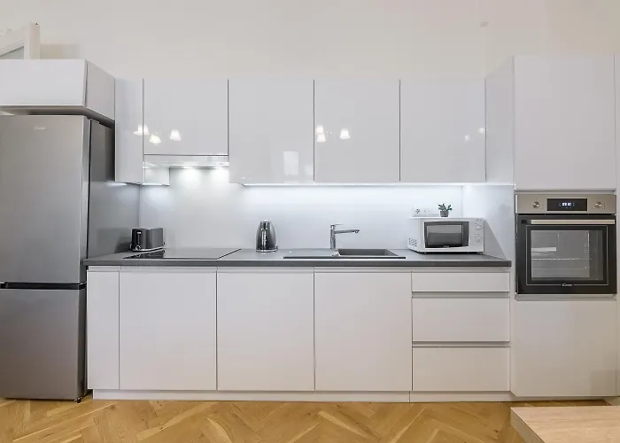 Seasons Cosmopolitan Apartman *