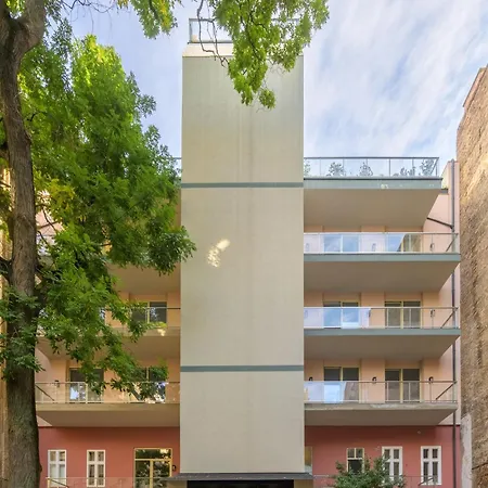 Apartment Seasons Cosmopolitan