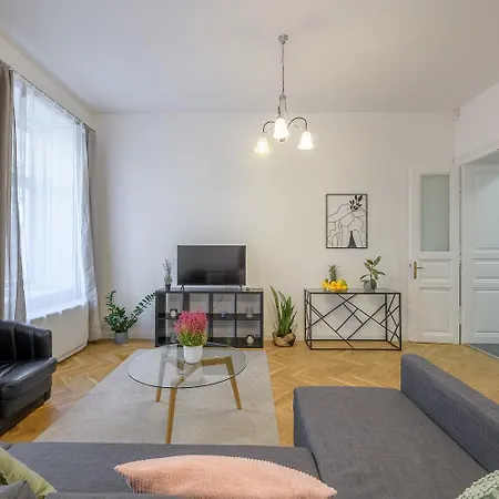 Seasons Cosy Апартаменты *